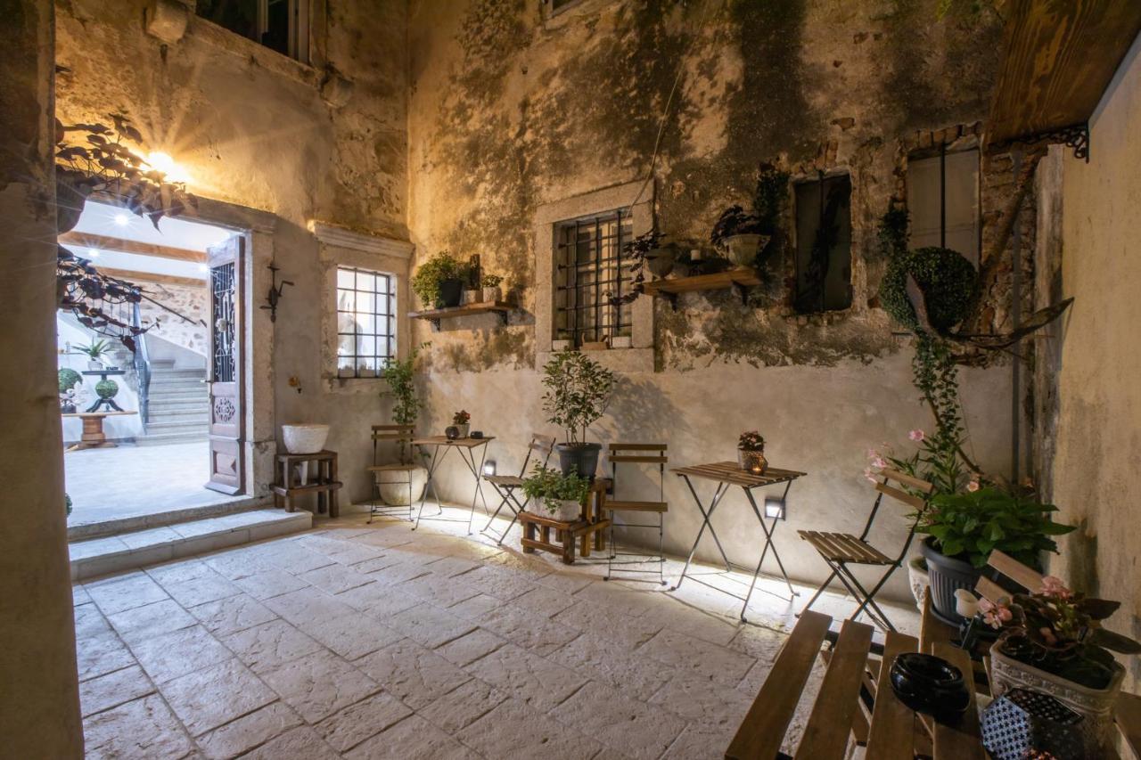 ホテル History House Moja Ti 1830 In Old Town Senj セニ エクステリア 写真